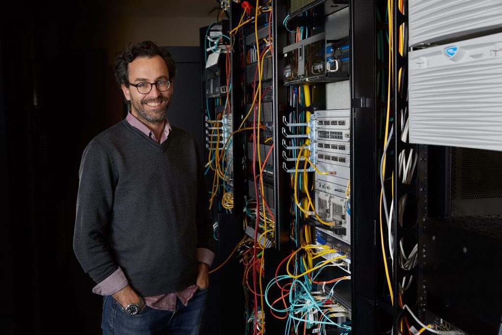 Un Québécois se distingue dans la recherche en sociologie de l&rsquo;IA